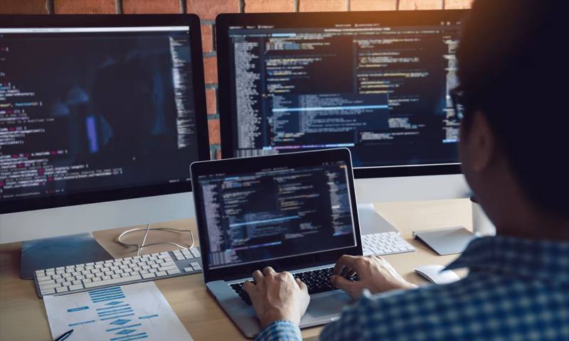 数据科学选型：R与Python如何赋能合肥网站建设？